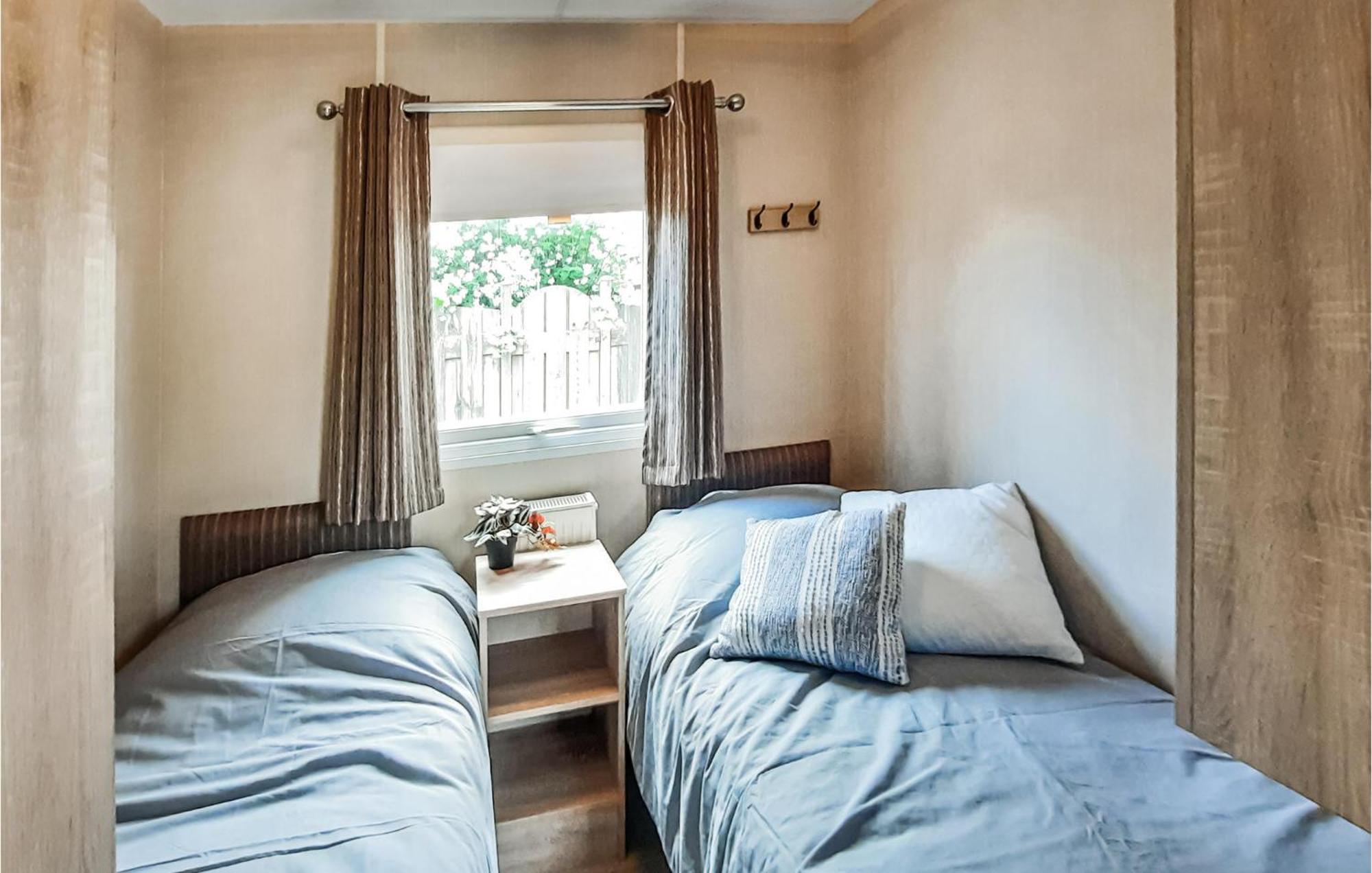 3 Bedroom Beautiful Home In Heinkenszand Exterior foto